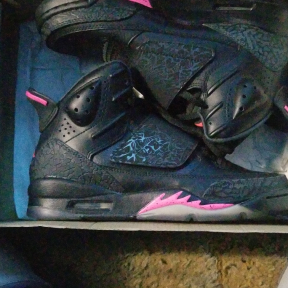 Air Jordan girls gym shoes 4 and a 1/2